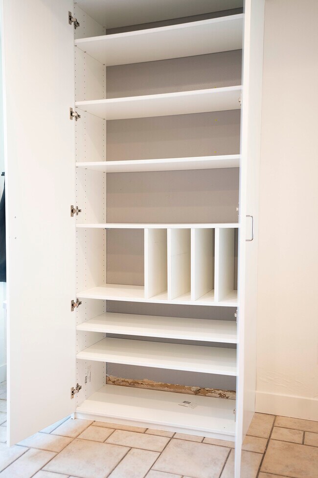 Building Photo - 832 13th St