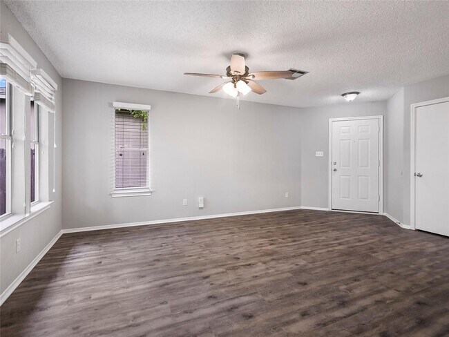 Building Photo - 1411 Hollow Tree Blvd