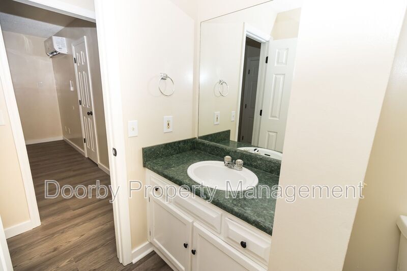 Building Photo - 2425 Ashmore Ave