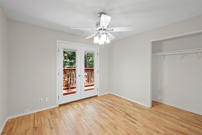 Building Photo - 2218 Bahama Rd