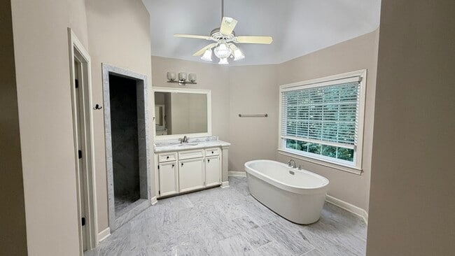 Building Photo - 10575 Aviary Dr