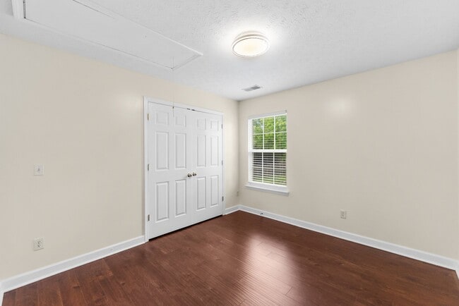 Building Photo - 7020 Timber Oak Dr