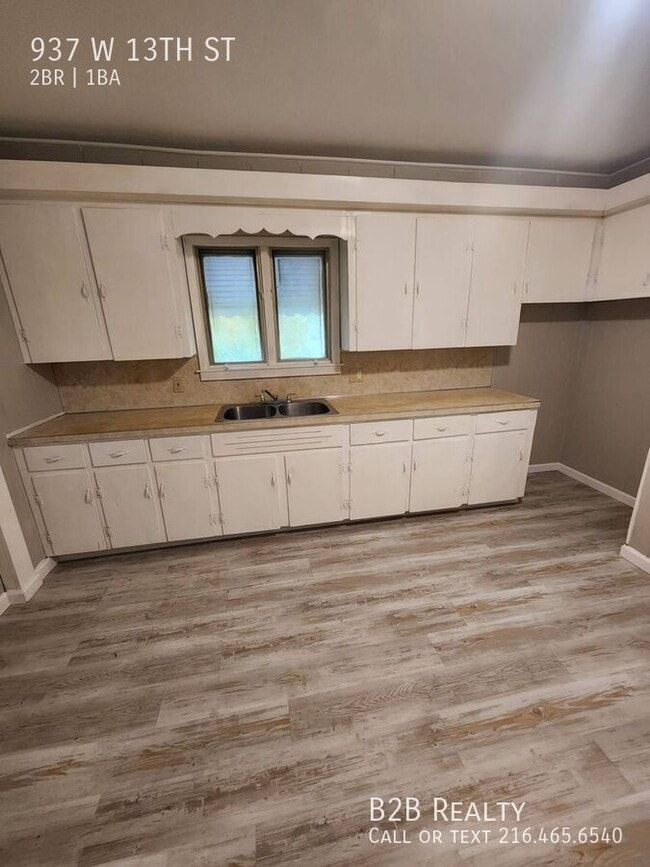 Building Photo - 937 W 13th St