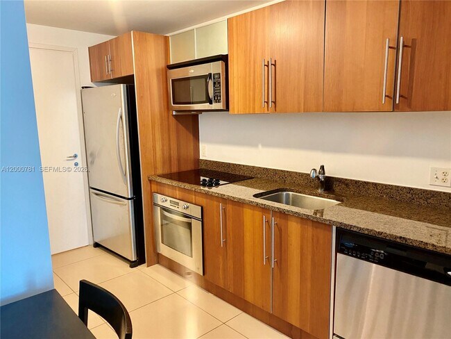 Building Photo - 300 S Biscayne Blvd