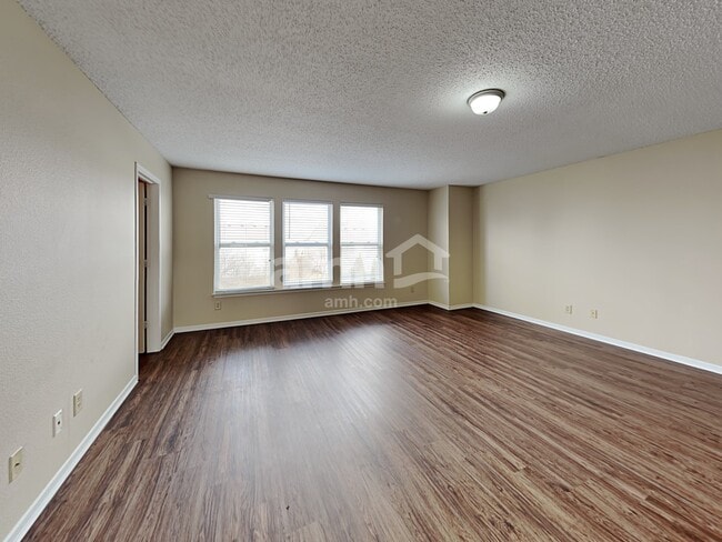 Building Photo - 6850 W Littleton Dr
