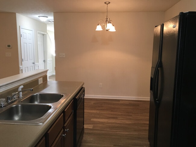 Building Photo - RENT SPECIAL!! Half off 1st months' rent i...