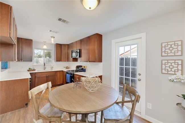 Building Photo - 1310 Radam Cir
