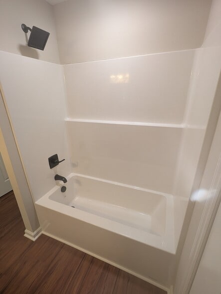 Building Photo - 210 E Maine Ave