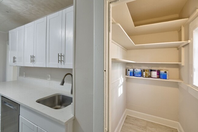 Building Photo - Great 4 Bedroom in 16th st Heights
