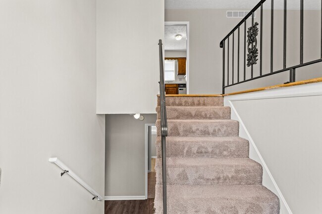 Building Photo - 1932 Mint Julep Ln