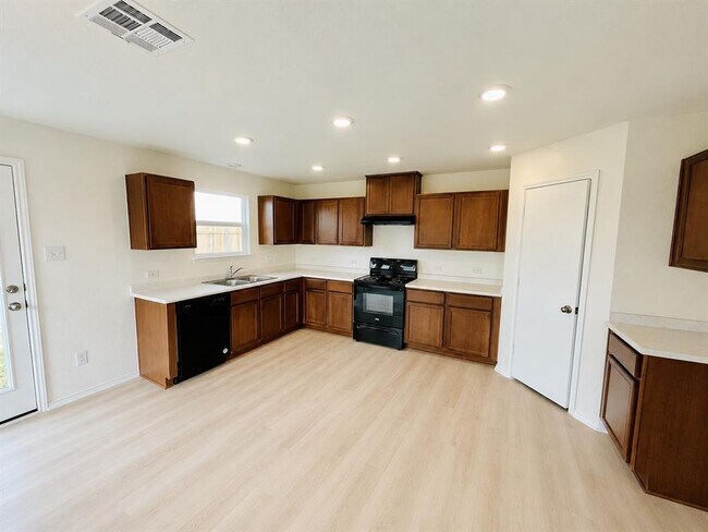 Building Photo - 13501 Martha Washington Pl
