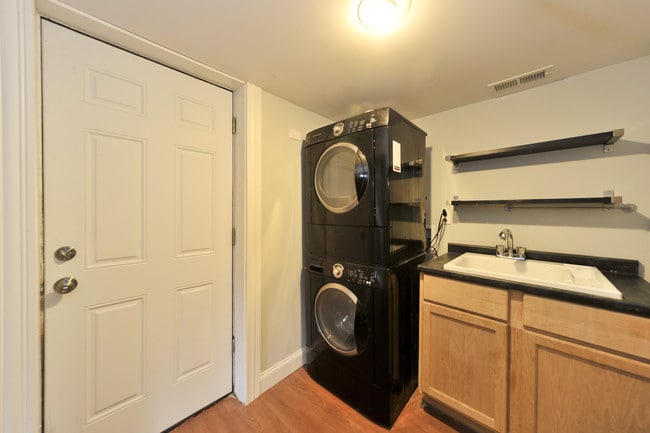 Laundry/Utility - 2500 N Francisco Ave