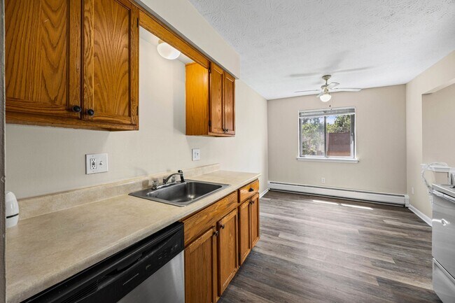 Building Photo - 6 Stenwick Dr