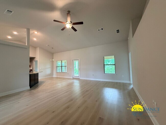 Building Photo - Beautiful 4-Bedroom Home in Quiet Crestview Cul-de-Sac!