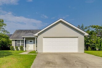 Building Photo - Move-In Ready 3-Bedroom Home with Fenced Backyard in Guyton!