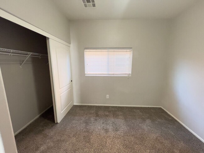 Building Photo - 4 bedroom, 3 bathroom home located in Southwest, NV!