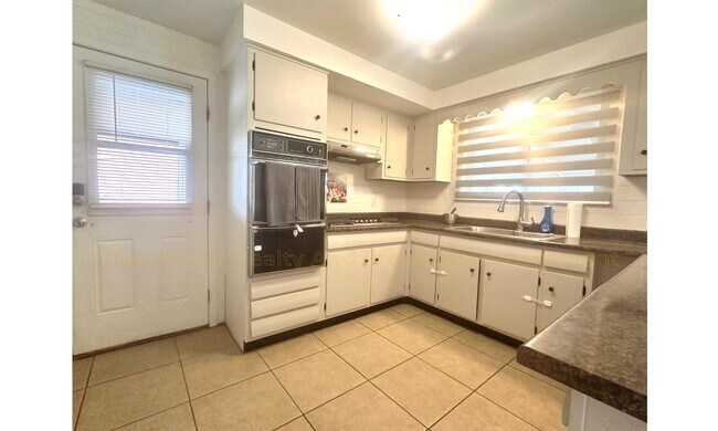Building Photo - 6768 E Lurlene Dr