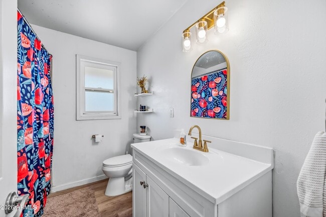 Building Photo - 1831 W Northview Ave