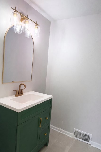 Building Photo - 21 N Locust St