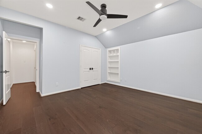 Building Photo - 2727 Carriage Hollow Ln