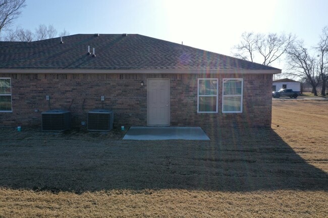 Building Photo - 407 E Tonner Ave