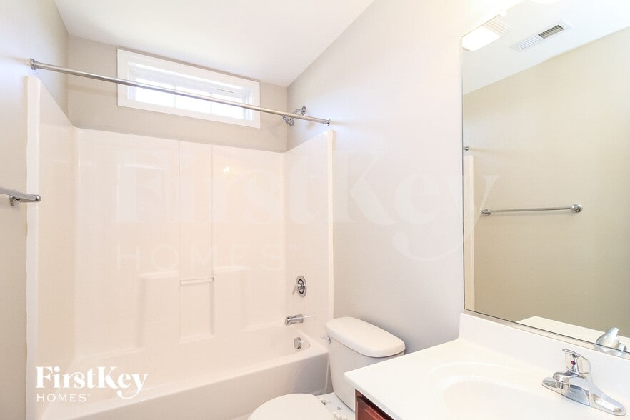 Building Photo - 1686 Crestlawn Tl