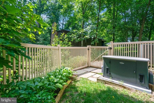 Building Photo - 1715 Hollinwood Dr