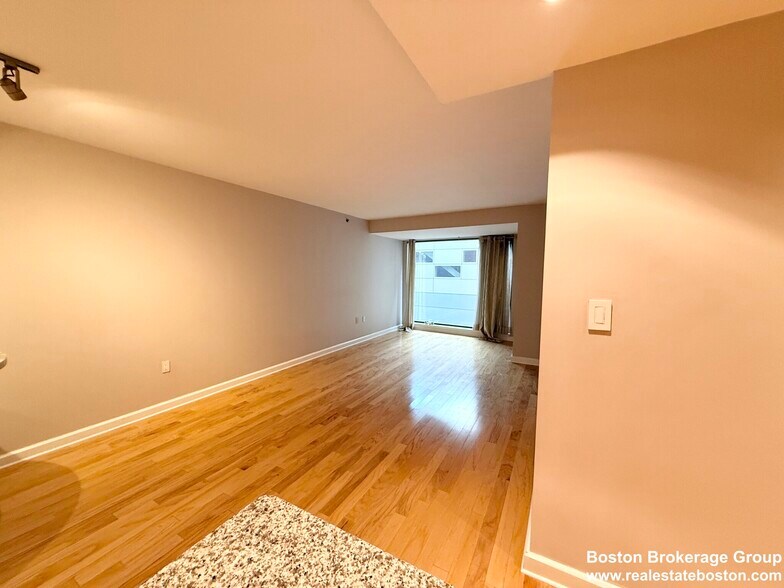 Building Photo - 170 Tremont St