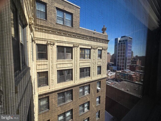 Building Photo - 1324 Locust St