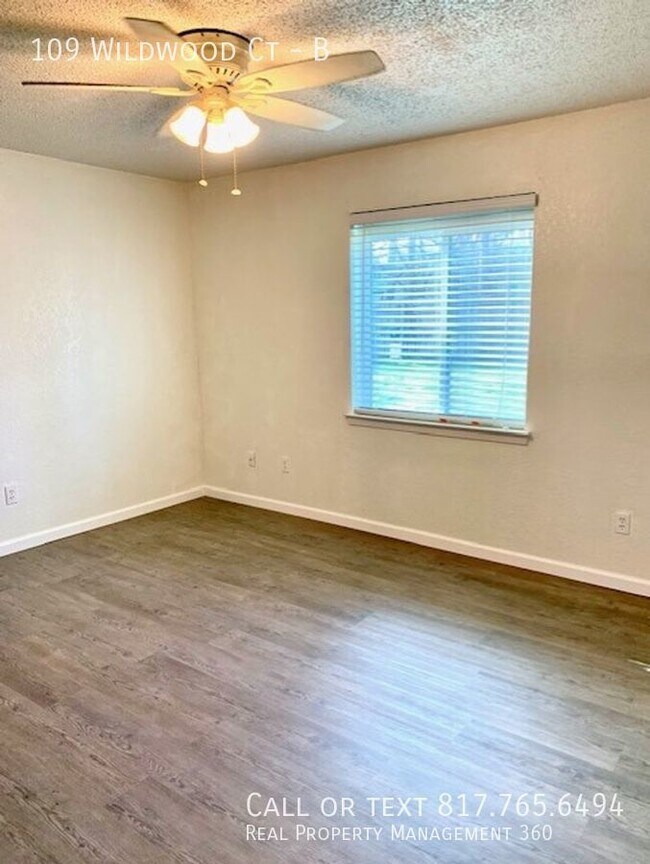 Building Photo - Close to downtown Grapevine