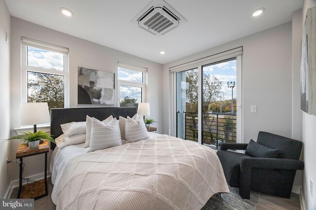 Building Photo - 3449 Scotts Ln