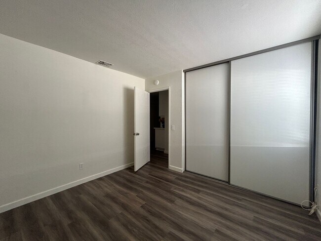 Building Photo - 1606 Maple Ave