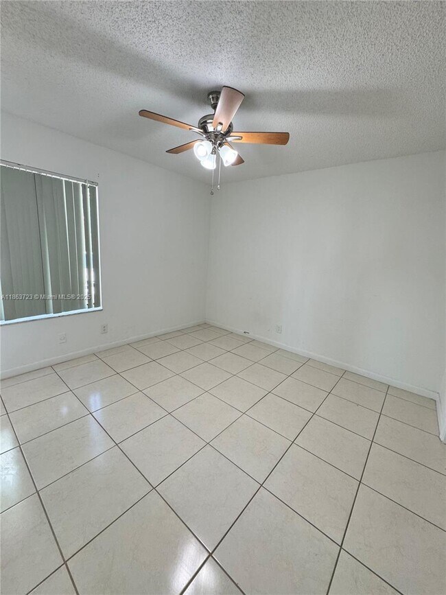 Building Photo - 9500 SW 140th Ct