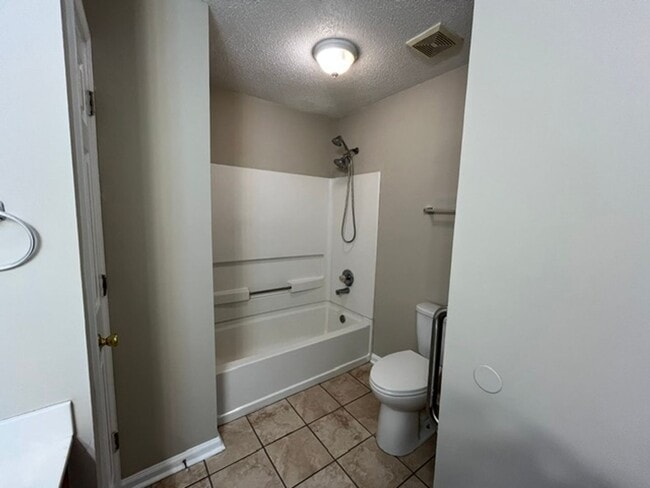 Building Photo - 7043 Foxhall Dr