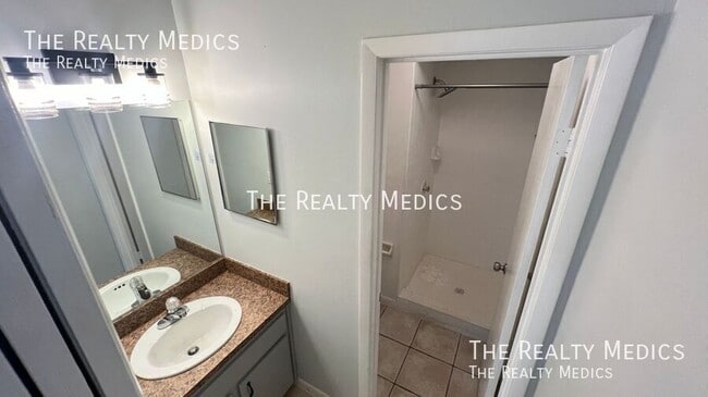 Building Photo - 1984 Agora Cir SE