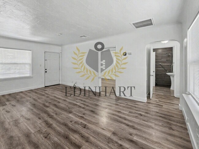 Building Photo - 3049 E McKinley Ave