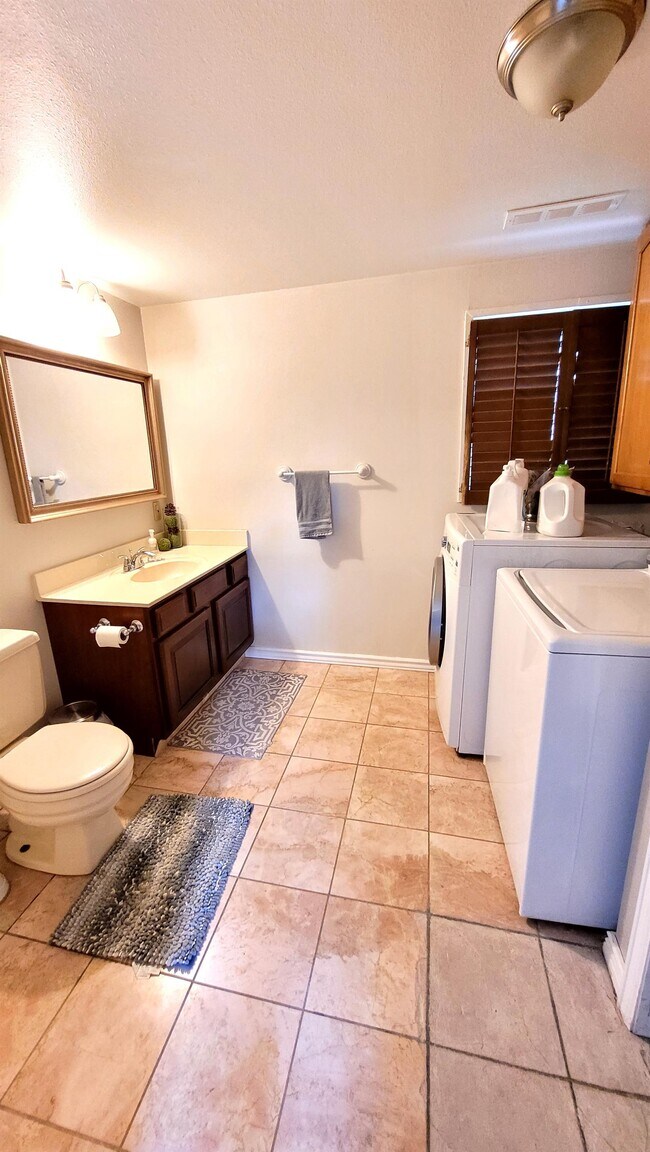 Building Photo - 6526 Charter Dr