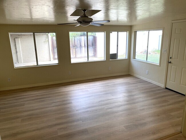 Building Photo - 7268 E Eastview Dr