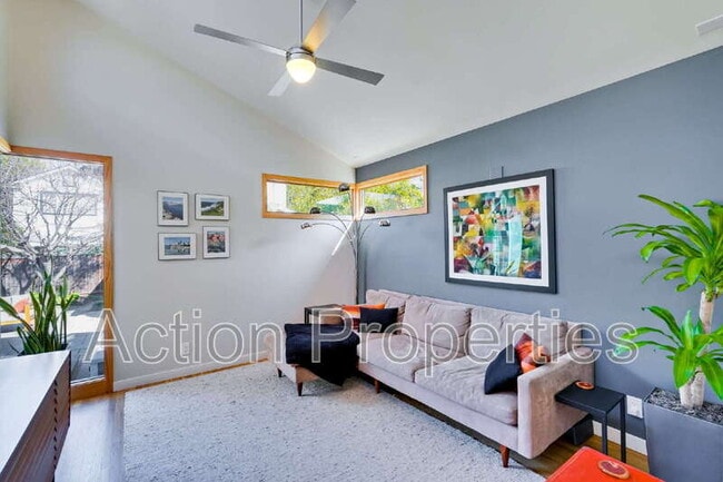 Building Photo - 360 Velarde St