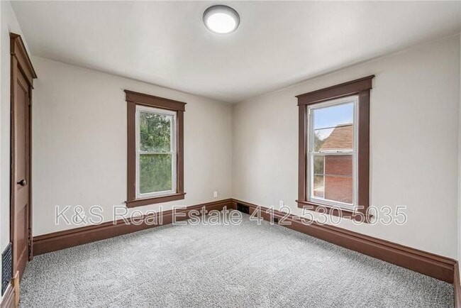 Building Photo - 518 10th St