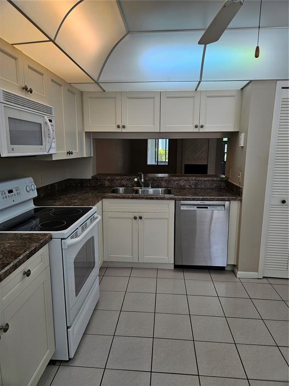 Building Photo - 7 Escondido Cir