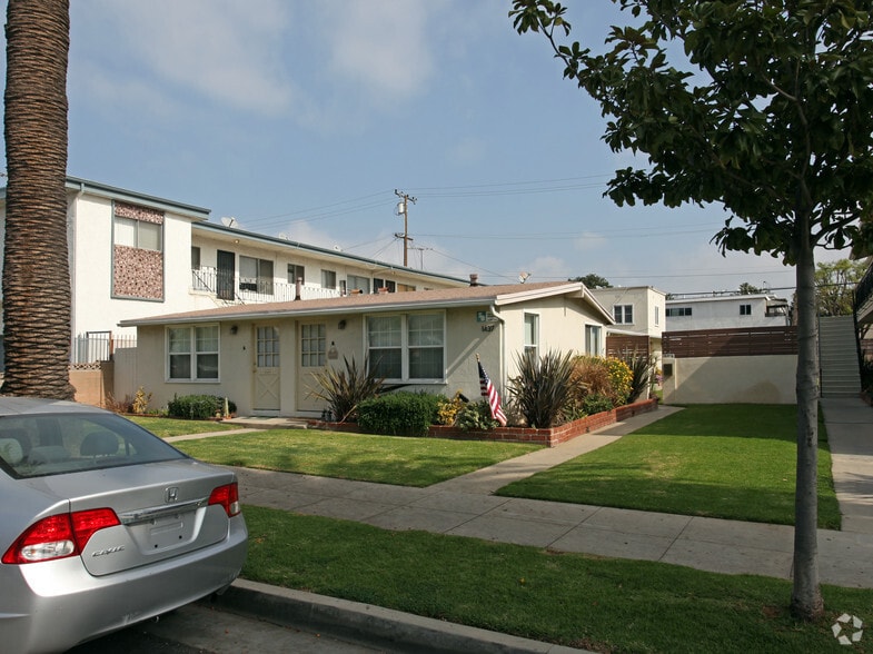 Primary Photo - 1437 1443 9th St