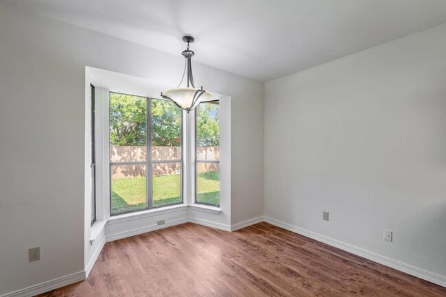 Building Photo - 1802 Dixie Ln