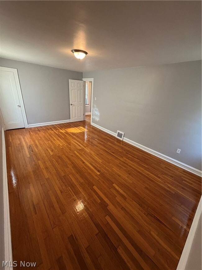 Building Photo - 52 Meadowbrook Ave