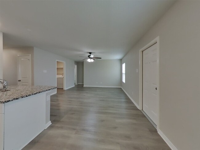 Building Photo - 10122 Cerritos dr