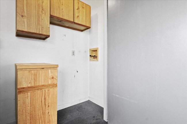 Building Photo - 1481 NE 14th Ct