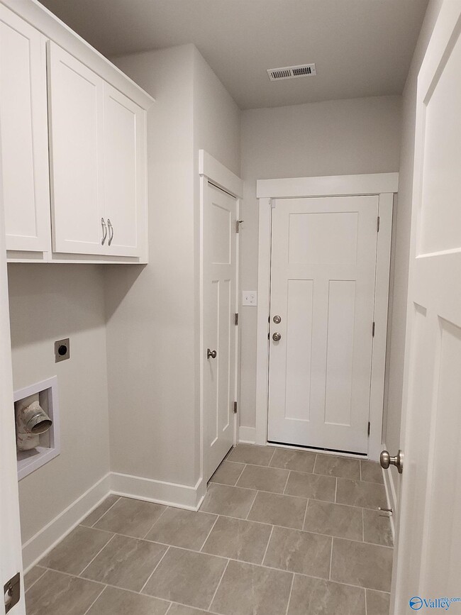 Building Photo - 137 Rugby Dr
