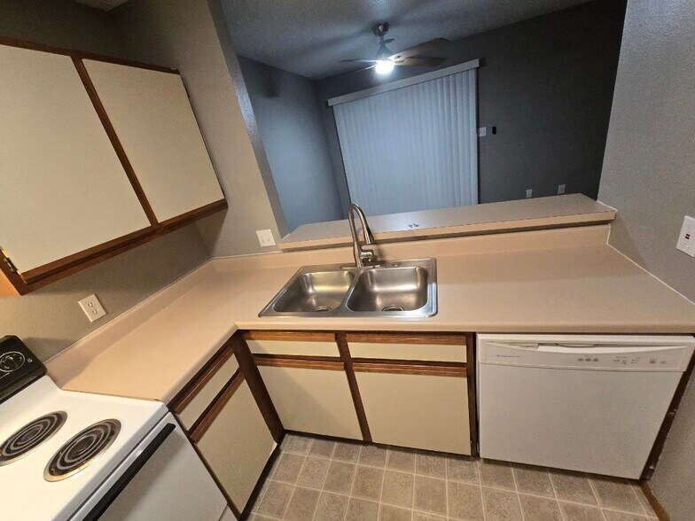 Building Photo - 206 Timber Ridge Dr