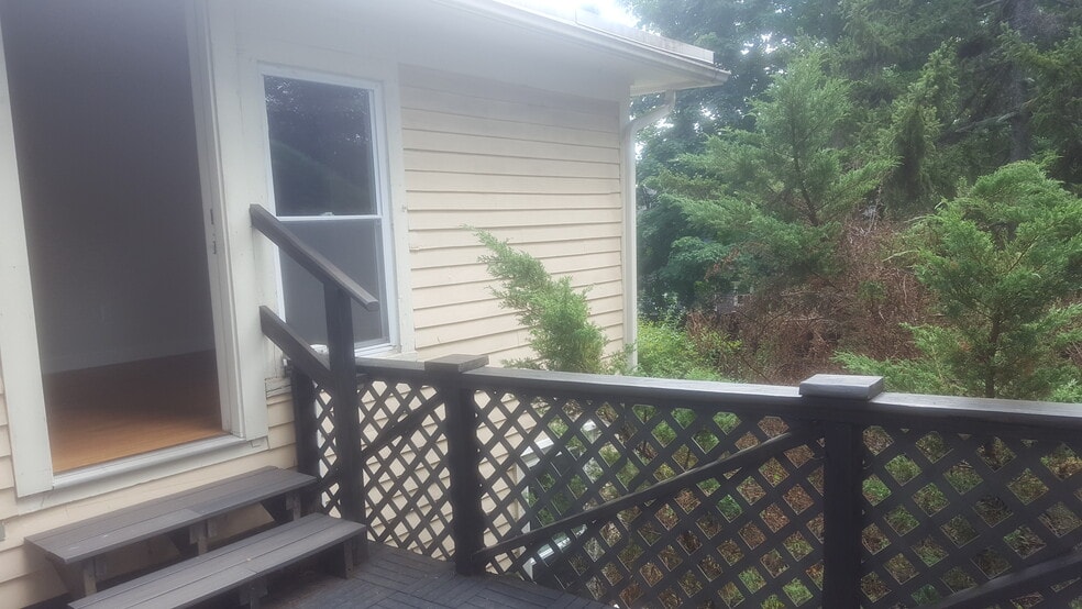 Balcony - 70 N Whitney St