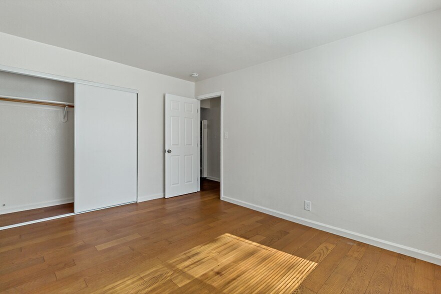 Building Photo - 10582 Topanga Dr